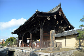 秋の東寺　南大門　京都市南区九条町