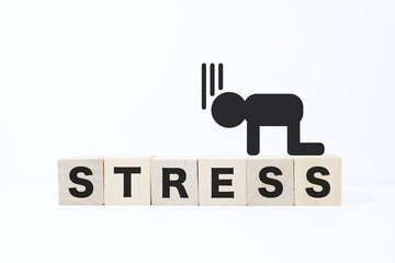 ストレスと疲労の概念イメージ。落ち込む人物シルエット。