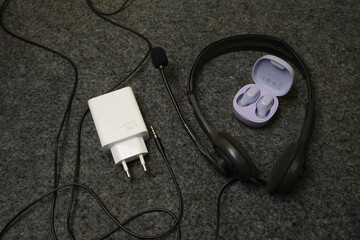 Audio and Charging Gadgets for Digital Work and Communication