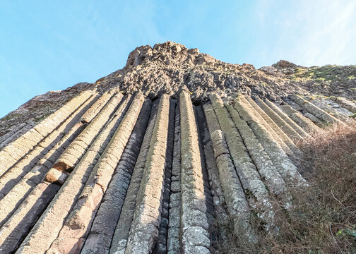 Giant&rsquo;s Causeway, Northern Ireland &ndash; Hexagonal Basalt Columns and Coastal Landscape
