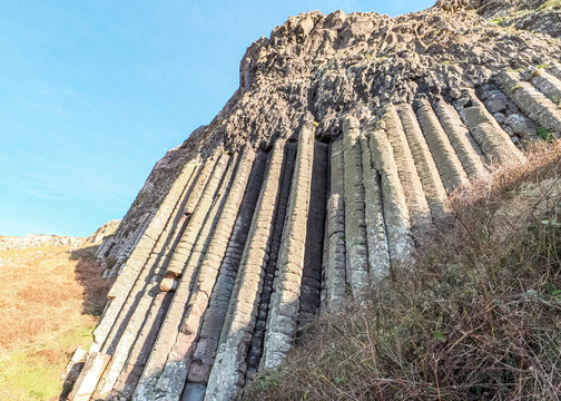 Giant&rsquo;s Causeway, Northern Ireland &ndash; Hexagonal Basalt Columns and Coastal Landscape