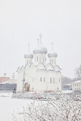 Obraz premium Snowfall in Vologda, a landscape of the city's historic center on a winter day, a cathedral in January