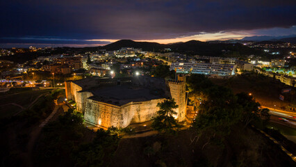 vista del castillo de Sohail al anochecer en el municipio de Fuengirola, Andaluc&iacute;a	