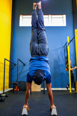 Homem fazendo atividade f&iacute;sica