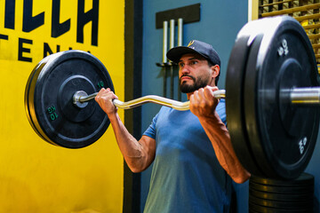 Homem fazendo atividade f&iacute;sica