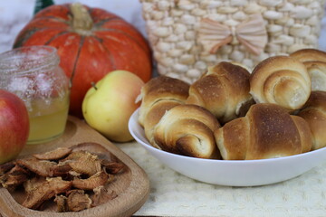 I really want some croissants for my tea, which look so sweetly at me on the table.