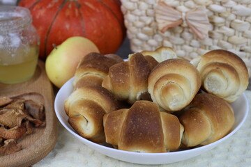 I really want some croissants for my tea, which look so sweetly at me on the table.