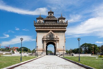 Obraz premium Patuxay monument or Gate of Triumph in Vientiane, Laos