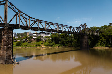 Blumenau, Santa Catarina:  Ponte Aldo Pereira de Andrade (Ponte de Ferro) sobre Rio Itajaí-açu