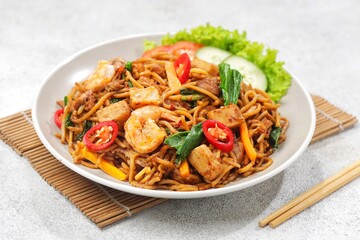 Mie Goreng Mamak is a typical Malaysian dish which is famous for its rich and appetizing taste