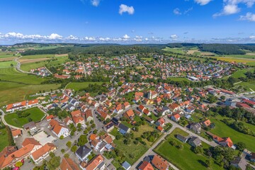 Die Marktgemeinde Thalmässing im Frankenjura im südöstlichen Kreis Roth von oben