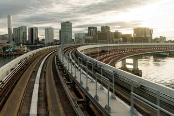 Naklejka premium Curved Railway Tracks Leading Into Tokyo Skyline