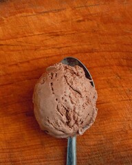 Bola de helado de chocolate