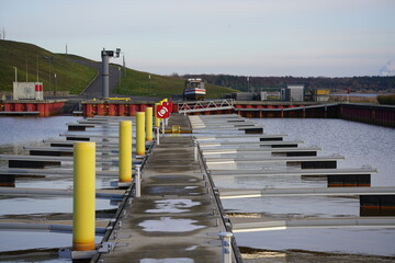 Das Ausflugsschiff auf dem Trockenen