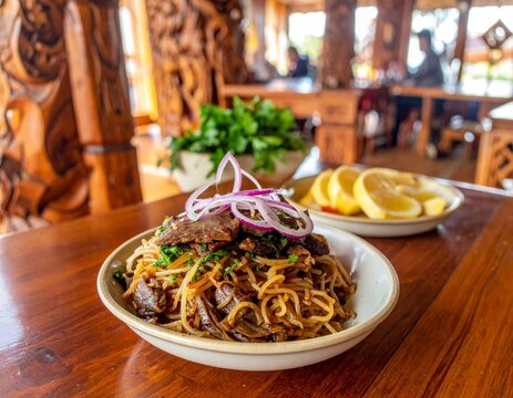 Delicioso plato de lagan con fideos finos y carne de caballo en un restaurante tradicional