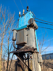 Current transformer and high voltage electric lines