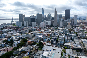 Fototapeta premium A view from above of the streets and city of San Francisco