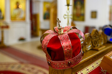 A red crown for a church wedding