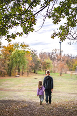 Obraz premium children are walking in the park