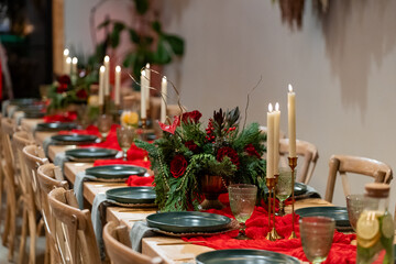 Elegant Christmas Dinner Table Decoration with Candles and Red Accents, pine tree brunches