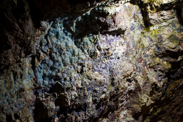 Fantastyczne kolory minerał&oacute;w ścian kopalni Uranu w Kletnie 2025