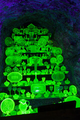 Naczynia w kopalni Uranu świecące w ultrafiolecie 2025