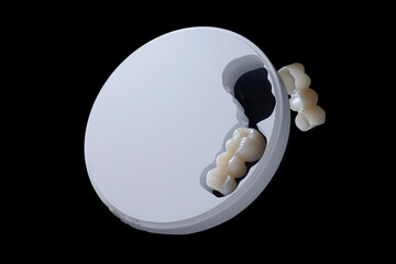 Zirconia dentures and zirconia block