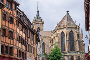 Kathedrale St-Martin und Hausfassaden, Altstadt von Colmar,