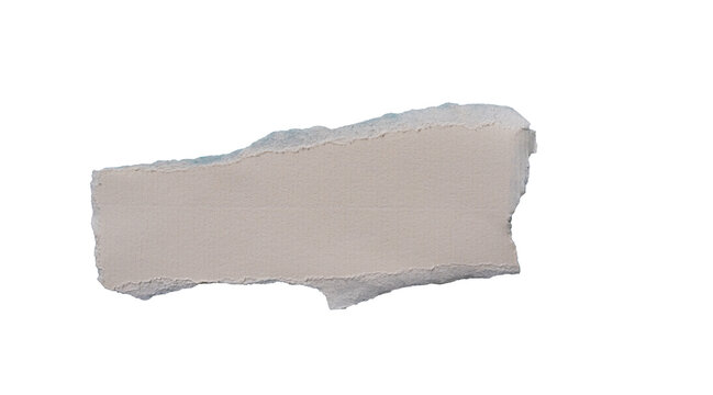 Papel blanco rasgado horizontal aislado sobre fondo negro con bordes irregulares
