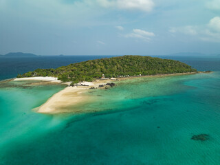 Ko Kham is a small island near Ko Mak, in Trat Province, eastern Thailand. It has beautiful white sand beach and cristal clear waters.