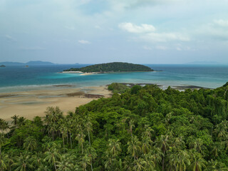 Ko Kham is a small island near Ko Mak, in Trat Province, eastern Thailand. It has beautiful white sand beach and cristal clear waters.