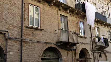 Selbstklebende Fototapeten Enge Straßen Architecture, narrow street in the old town of middle Italy  © Henry