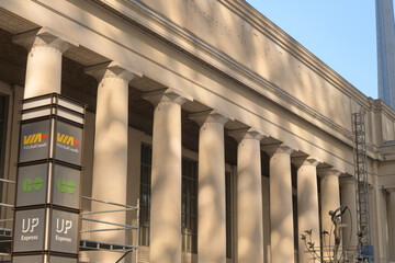 Fototapeta premium location marker outside Union Station, Toronto