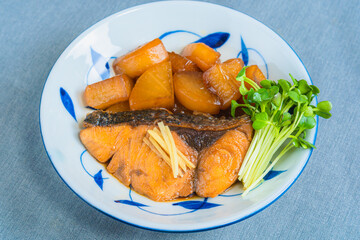 ヒラマサと大根の煮物