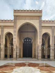 Obraz premium The Al-Fateh Mosque, also known as the Al-Fateh Islamic Center and as the Al Fateh Grand Mosque, is a large mosque, located in Manama, Bahrain.