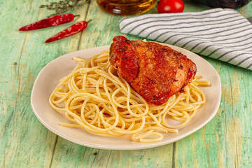Pasta spaghetti with chicken thighs