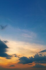 Fototapeta premium sunset in the sky, golden sunset sky with dramatic clouds