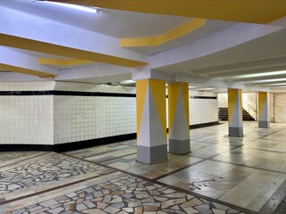 Fototapeta premium Vintage underground passage with geometric yellow & gray support beams