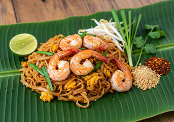 Pad Thai with prawns served on a banana leaf	