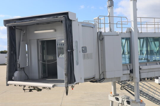 Passenger boarding bridge.