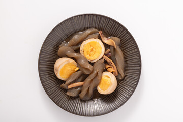 イカとコンニャクと卵の煮物