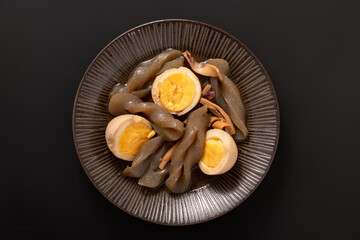 イカとコンニャクと卵の煮物
