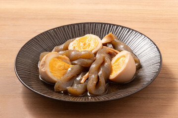 イカとコンニャクと卵の煮物