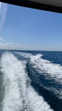 Heckwelle eines Bootes