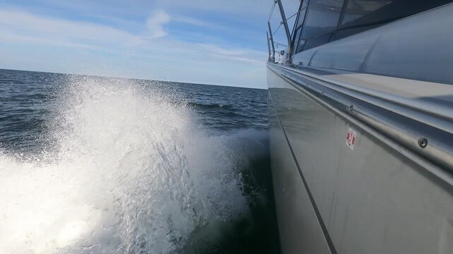 Heckwelle eines Bootes