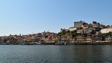 Fototapeta premium La vieille ville de Porto au bord de la rivière Douro