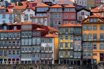 La vieille ville de Porto au bord de la rivi&egrave;re Douro