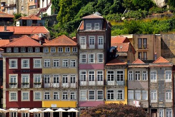 La vieille ville de Porto au bord de la rivi&egrave;re Douro