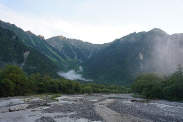 北アルプス　上高地から望む穂高連峰
