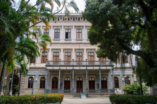 The Catete Palace, the historic seat of the Republic in Brazil, holds political and cultural memories, with its imposing architecture and gardens that enchant visitors.